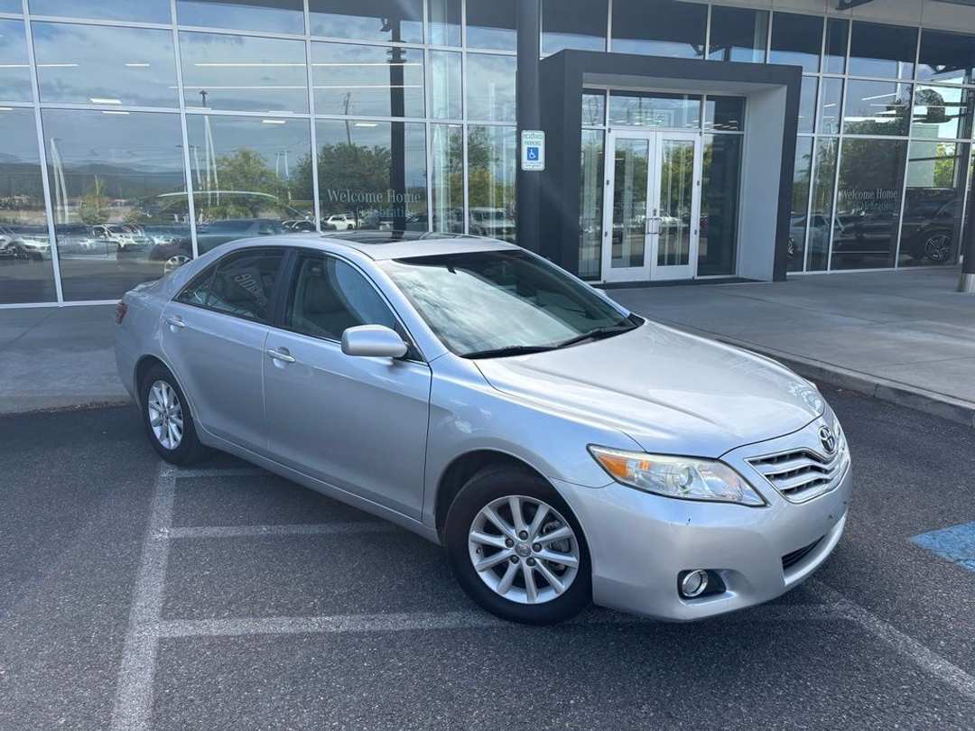 2011 Toyota Camry XLE - Image 2