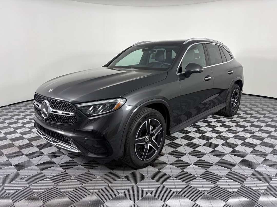 2026 Mercedes-Benz GLC 300 - Image 3