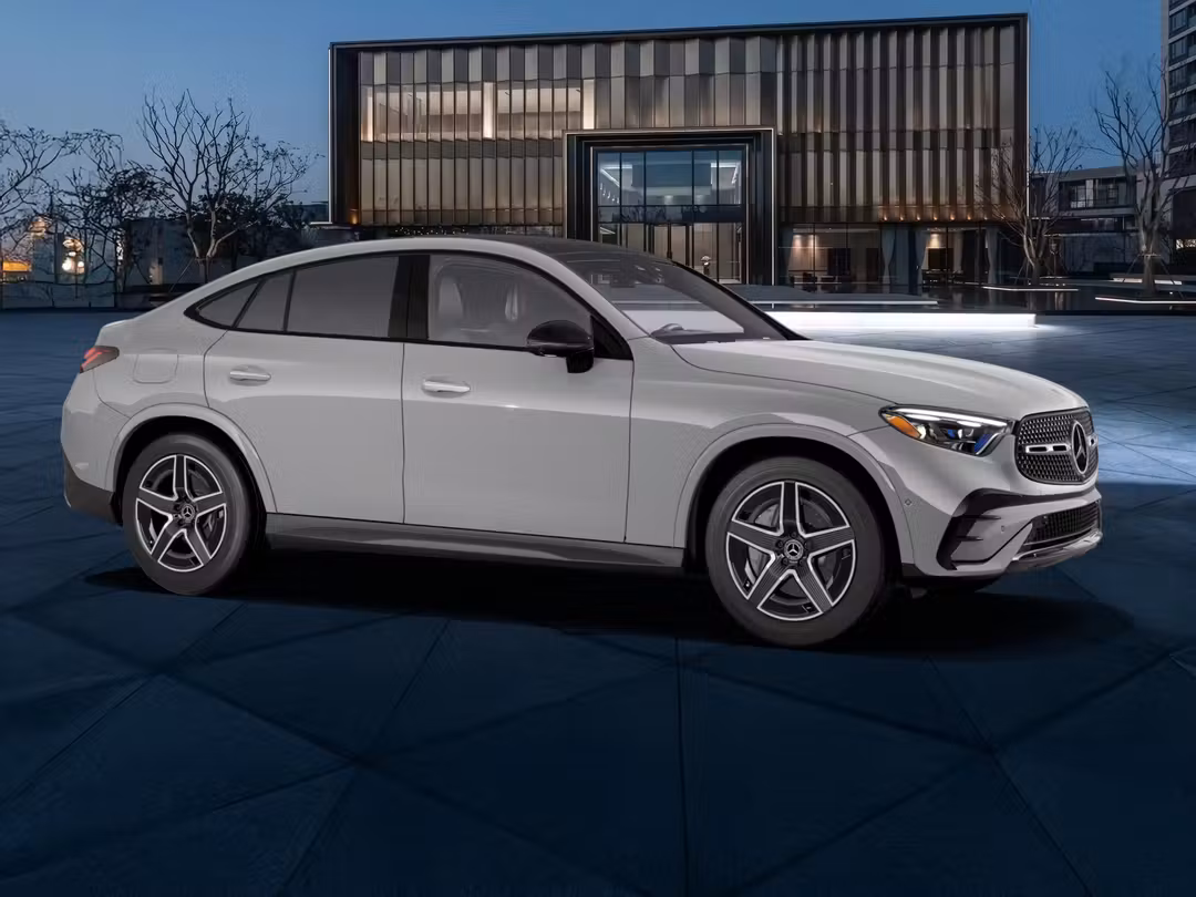2026 Mercedes-Benz GLC 300 - Image 3