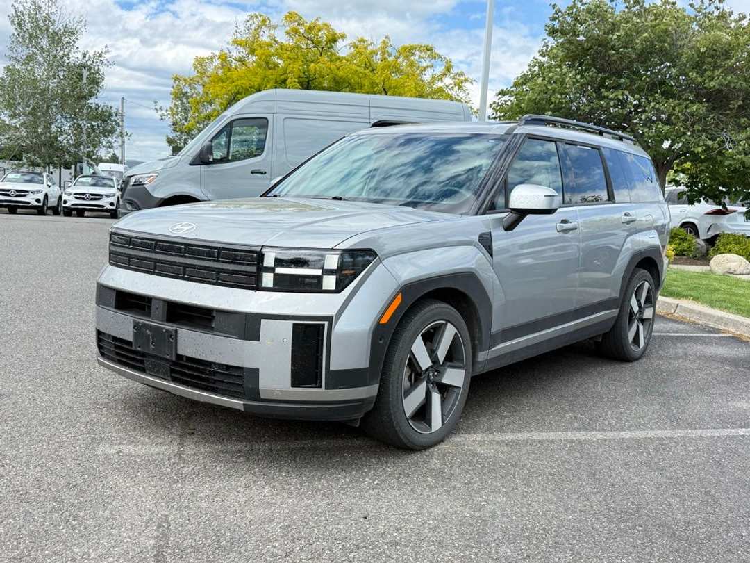 2025 Hyundai Santa Fe Hybrid Limited - Image 3
