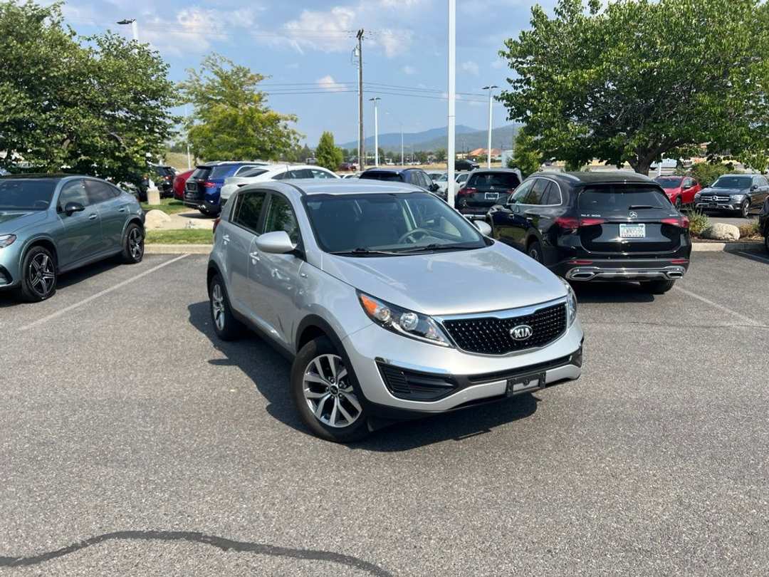 2015 Kia Sportage LX - Image 2