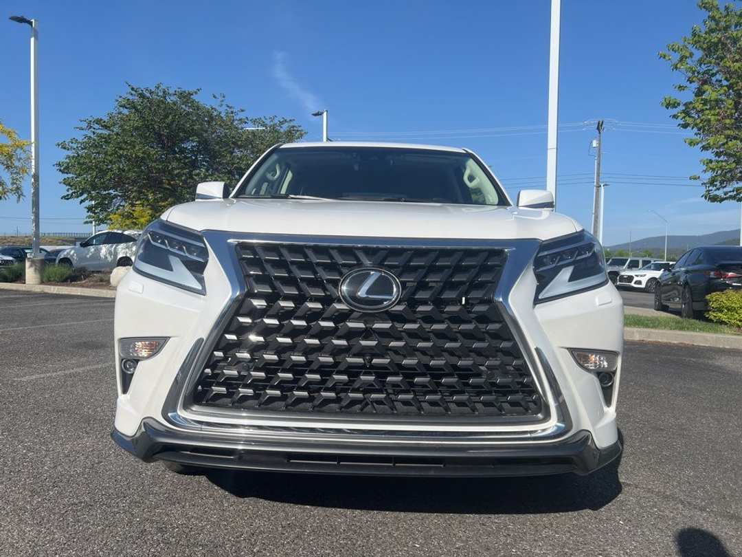 2023 Lexus GX 460 - Image 3