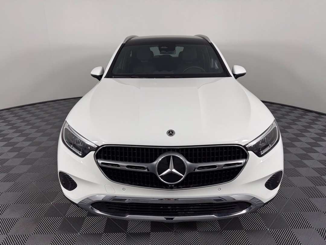 2026 Mercedes-Benz GLC 300 - Image 3