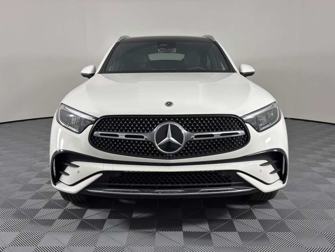 2025 Mercedes-Benz GLC 300 - Image 3