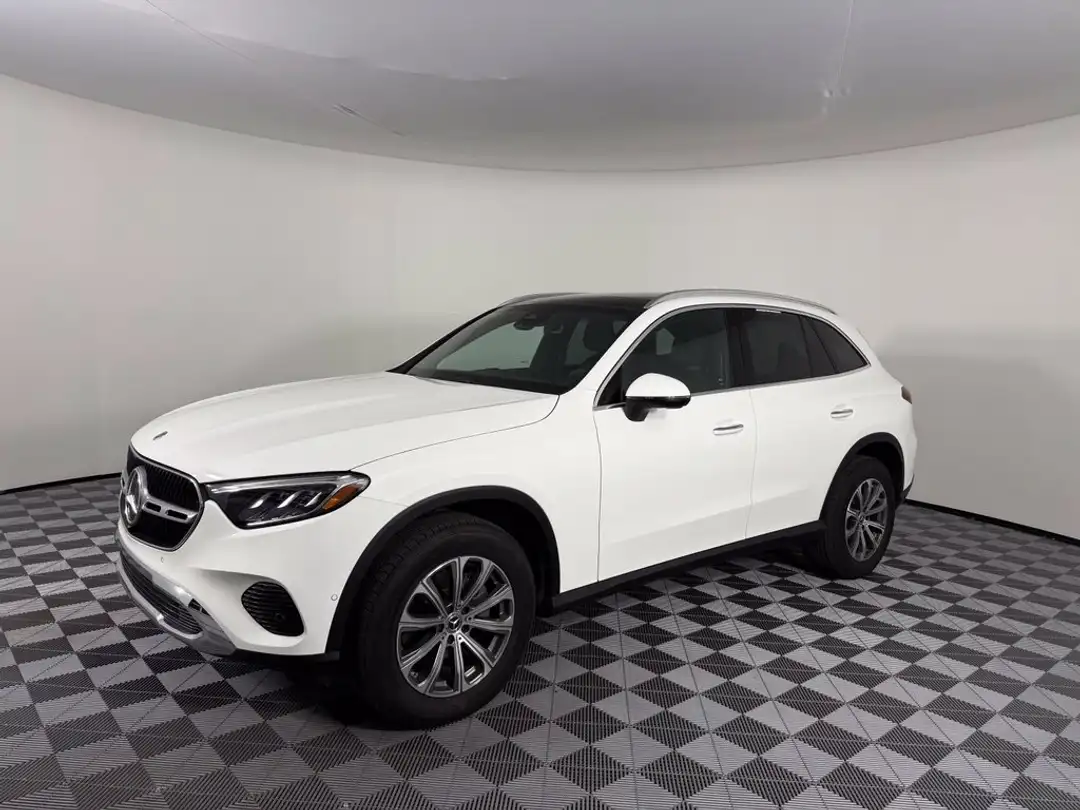 2026 Mercedes-Benz GLC 300 - Image 3