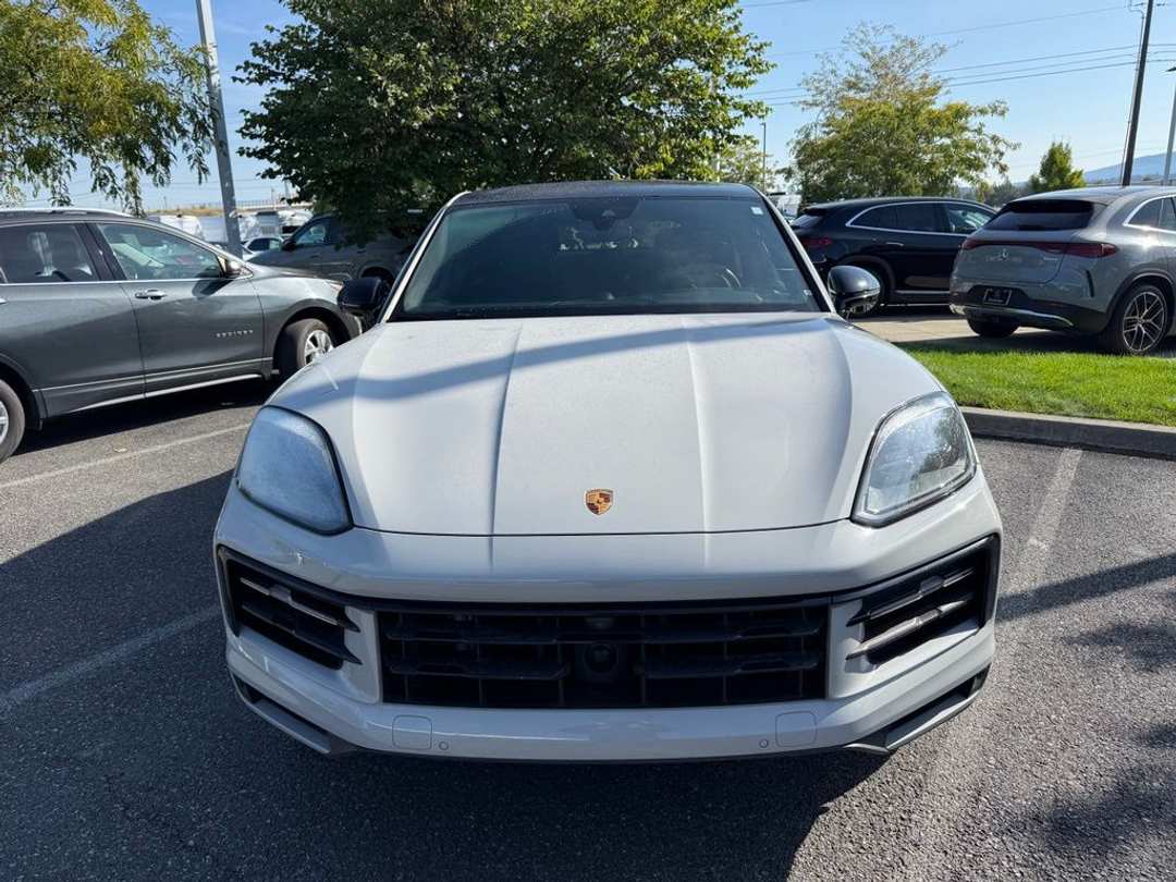 2024 Porsche Cayenne - Image 2
