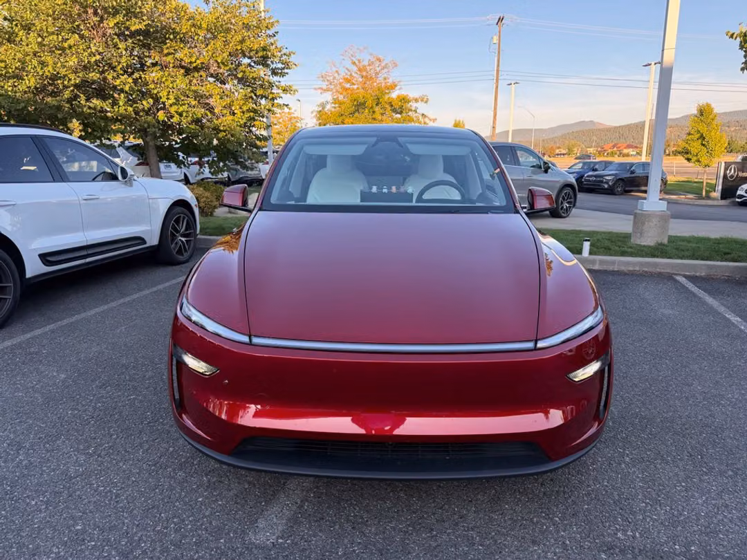 2026 Tesla Model Y - Image 2