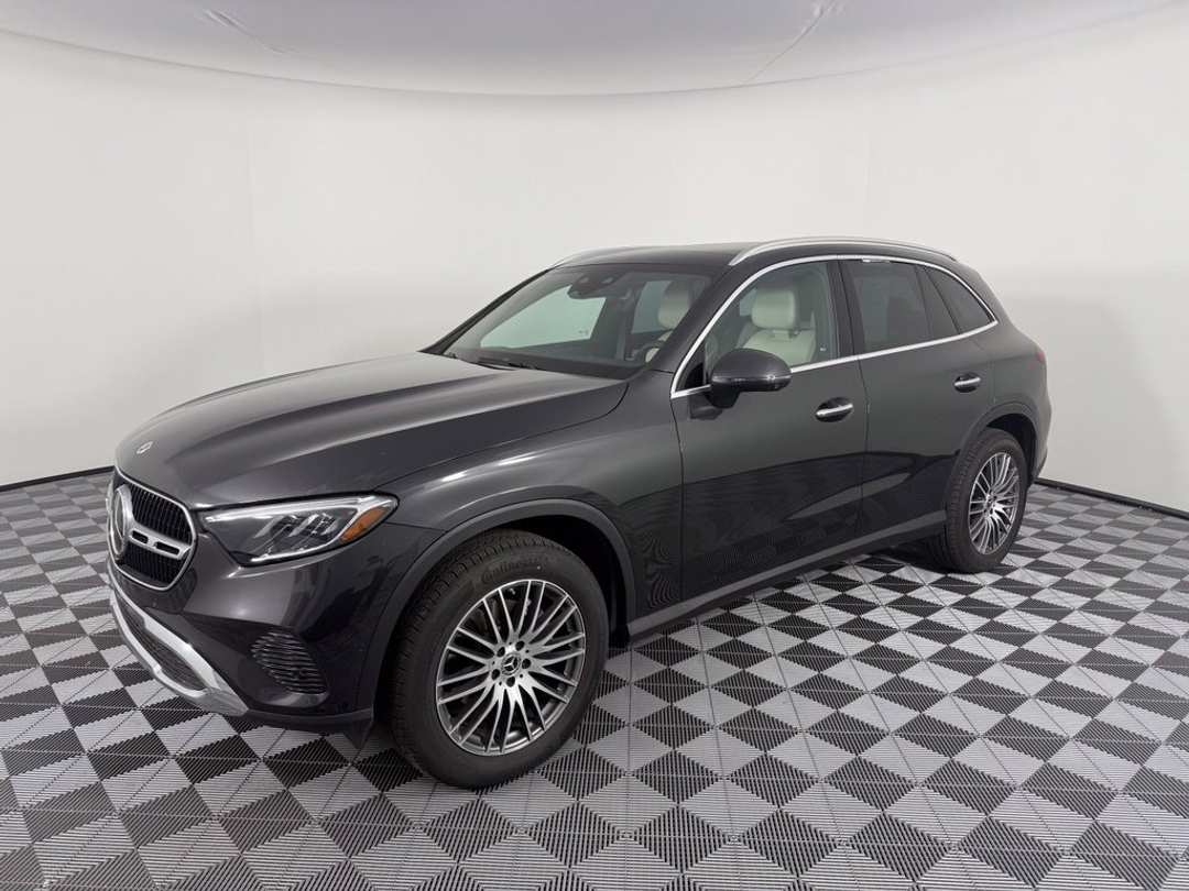 2026 Mercedes-Benz GLC 300 - Image 3