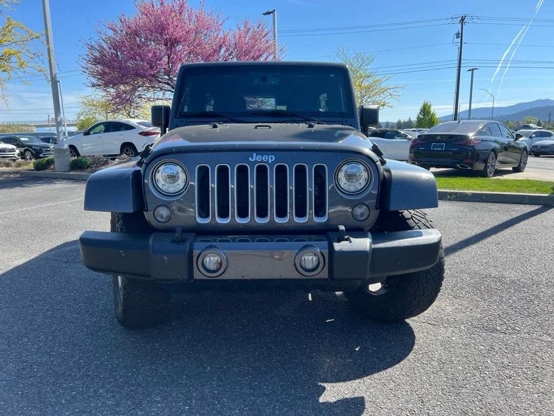 2017 Jeep Wrangler Unlimited Sahara - Image 3