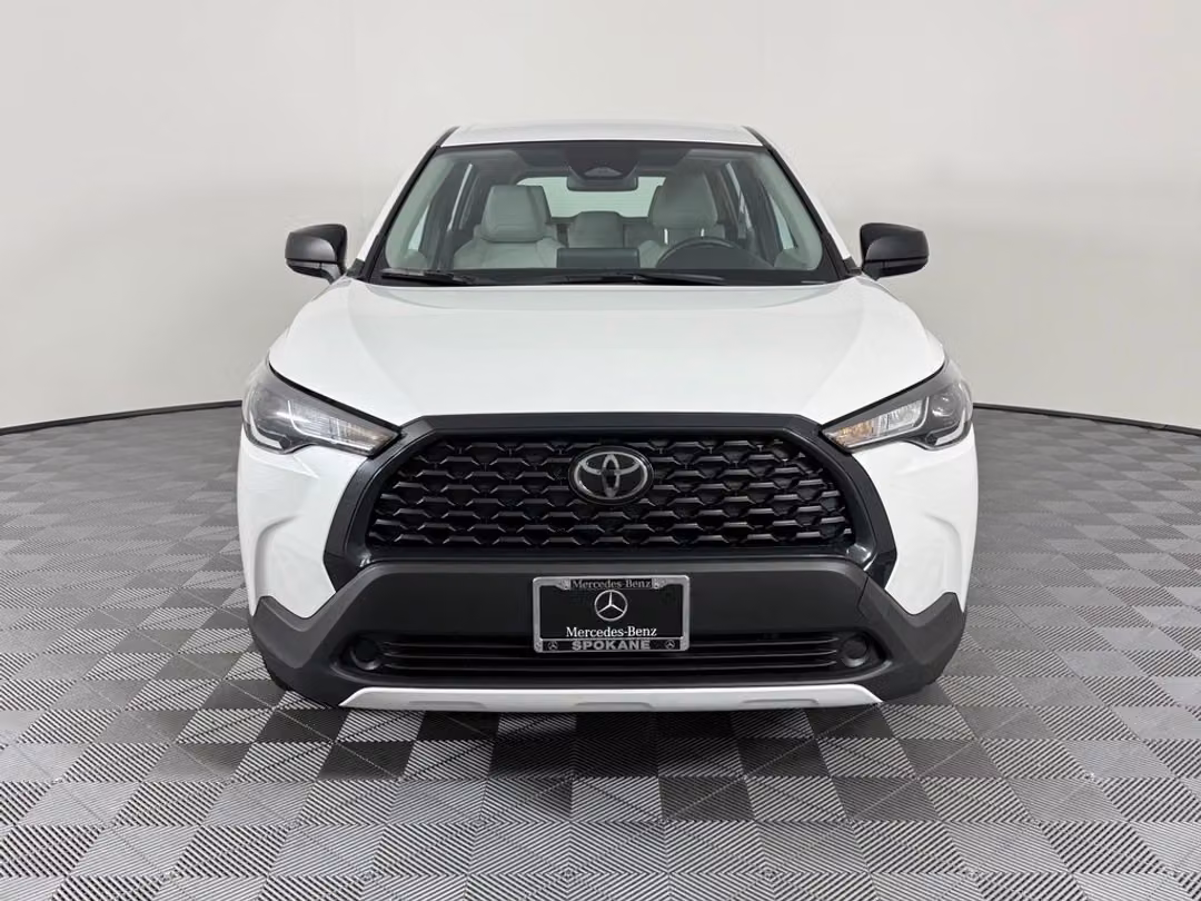 2024 Toyota Corolla Cross L - Image 2