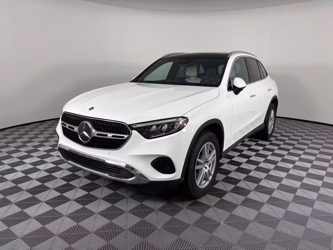2025 Mercedes-Benz GLC 300 - Image 3