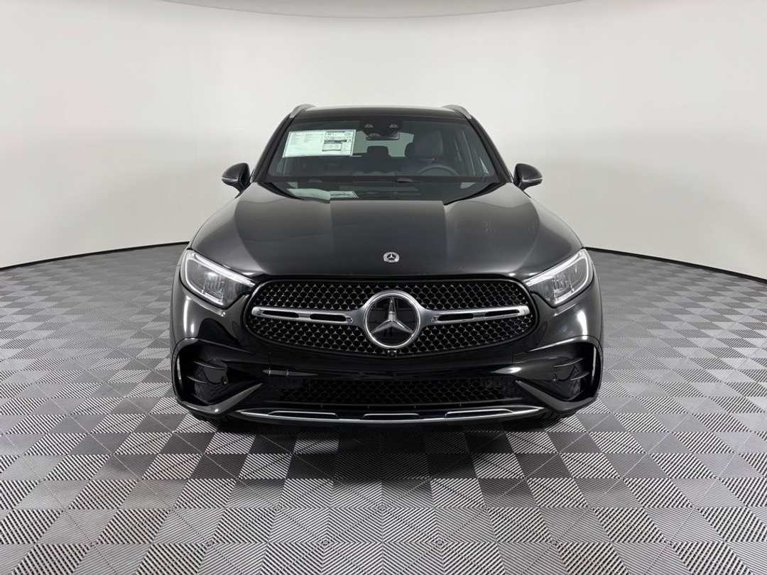 2027 Mercedes-Benz GLC 300 - Image 2
