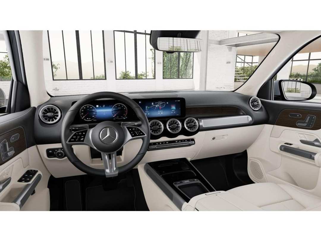2025 Mercedes-Benz GLB 250 - Image 3