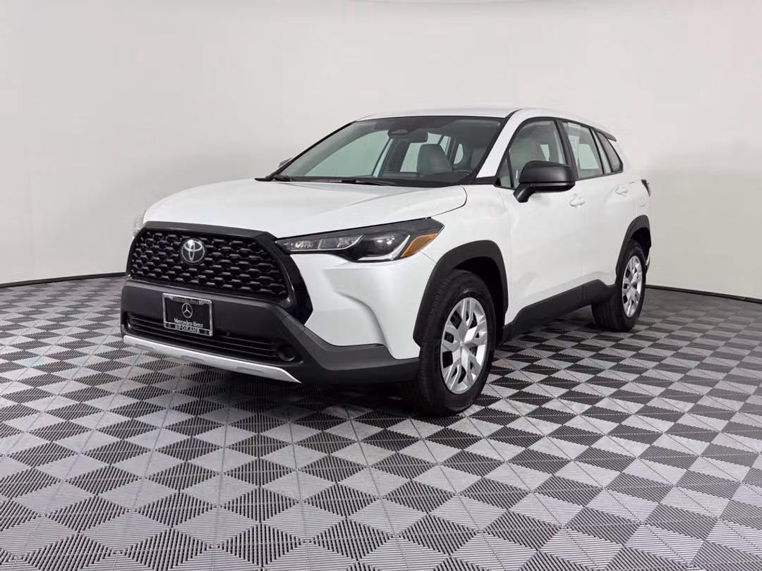2024 Toyota Corolla Cross L - Image 3