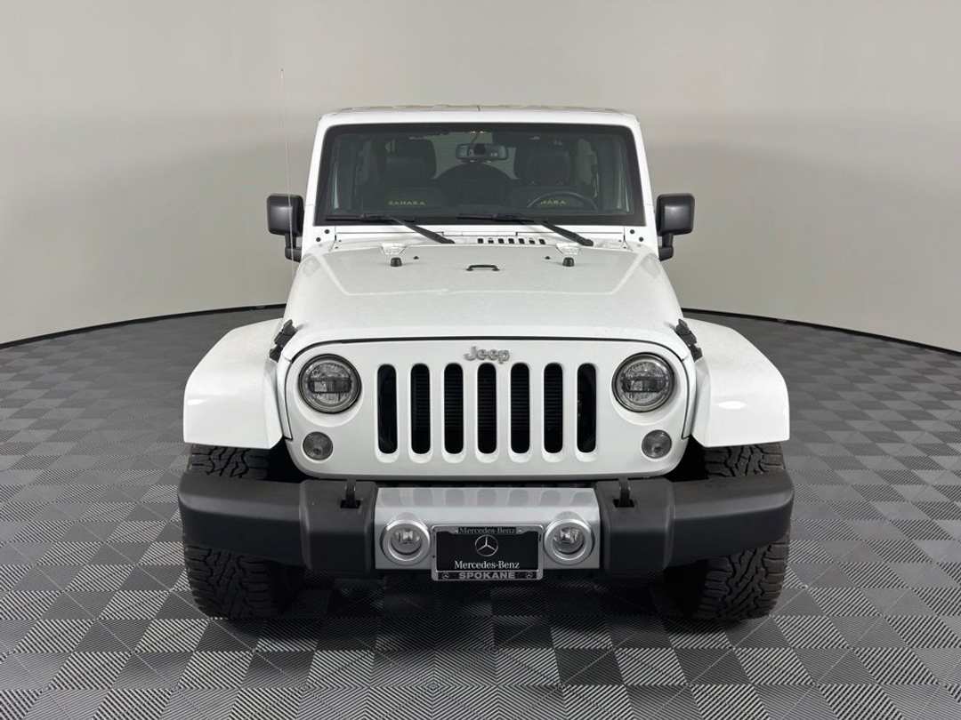 2015 Jeep Wrangler Unlimited Sahara - Image 3