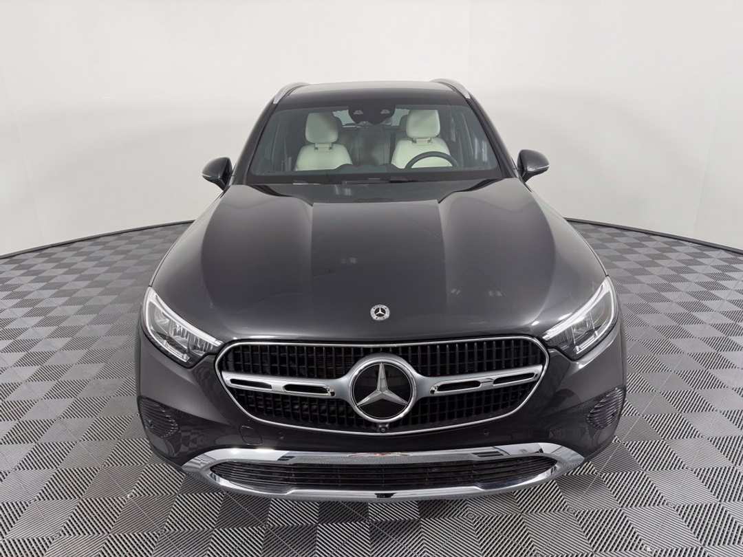 2026 Mercedes-Benz GLC 300 - Image 2