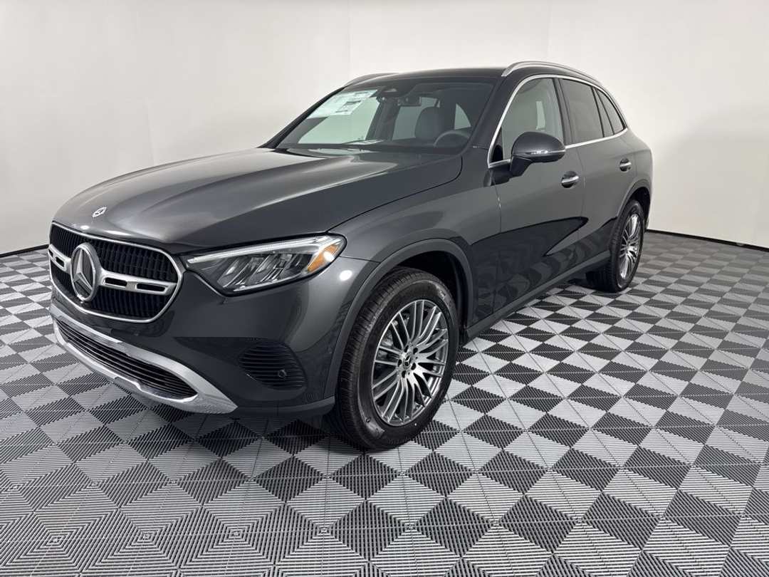2026 Mercedes-Benz GLC 300 - Image 3