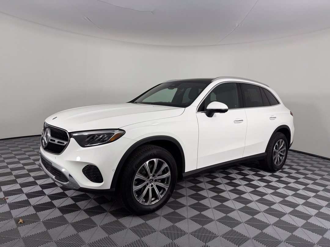 2026 Mercedes-Benz GLC 300 - Image 3