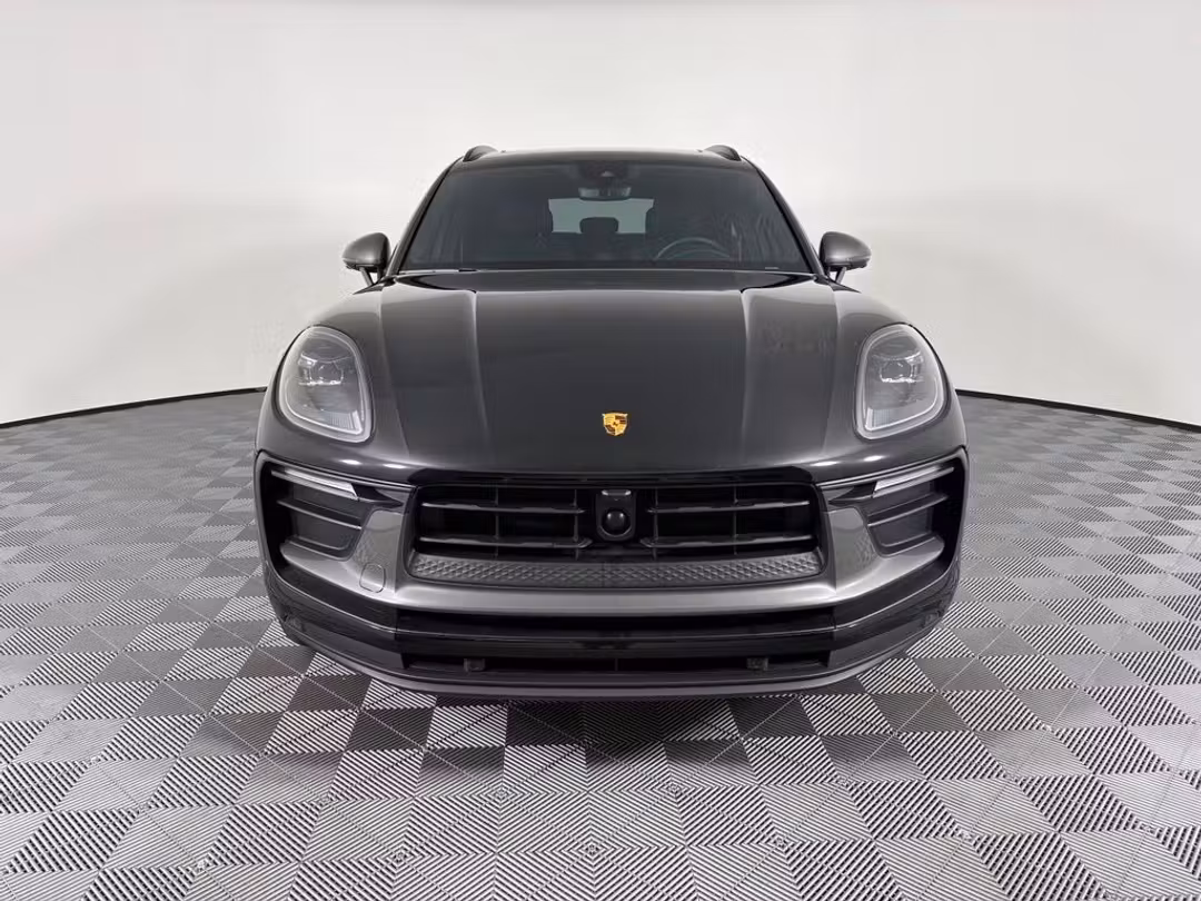 2024 Porsche Macan T - Image 2