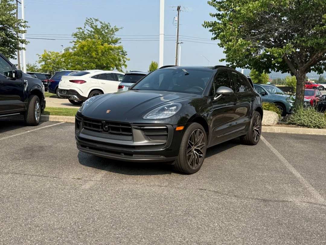 2024 Porsche Macan T - Image 2