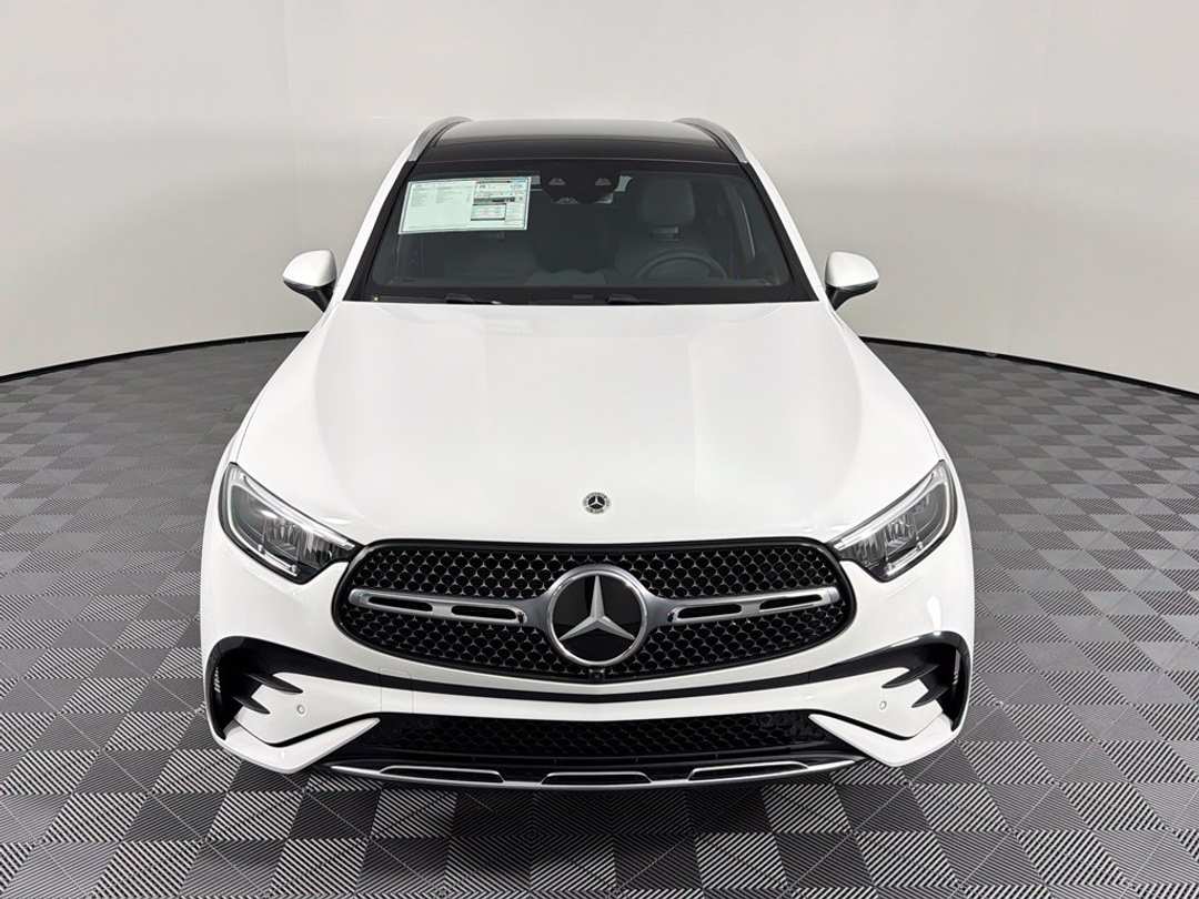 2027 Mercedes-Benz GLC 300 - Image 3