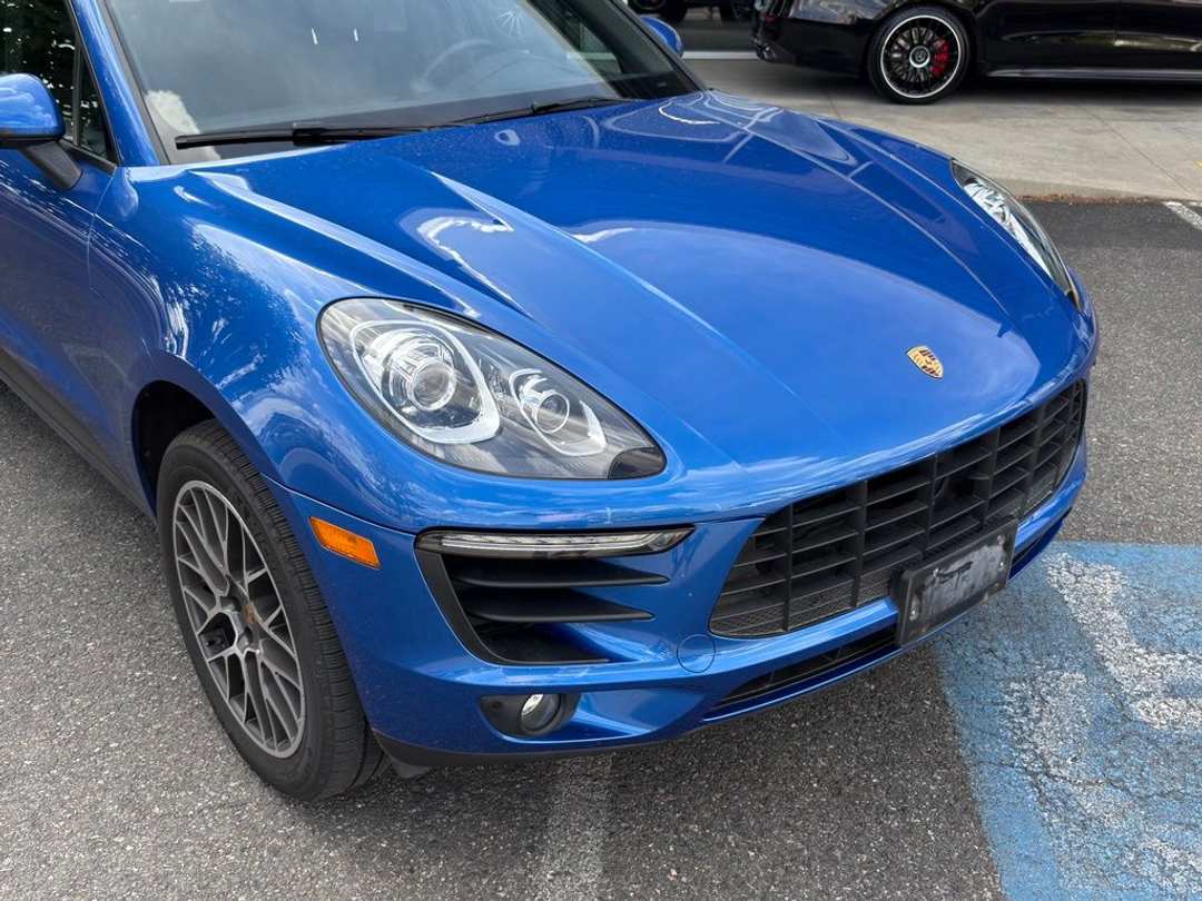 2018 Porsche Macan - Image 2